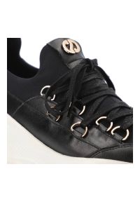 Czarne Sneakersy Carinii Modne Obuwie Damskie. Okazja: na spacer, na co dzień. Kolor: czarny. Obcas: na obcasie. Wysokość obcasa: średni. Sport: turystyka piesza #4