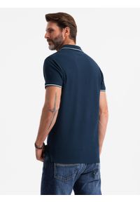 Ombre Clothing - Koszulka męska polo z dzianiny pique bez guzików - granatowa V3. Okazja: do pracy, na co dzień. Typ kołnierza: polo. Kolor: niebieski. Materiał: dzianina. Wzór: aplikacja, ze splotem, paski. Styl: klasyczny, sportowy, wizytowy, casual #2