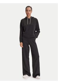 Guess Spodnie dresowe V5YB19 KBSL2 Czarny Regular Fit. Kolor: czarny. Materiał: syntetyk