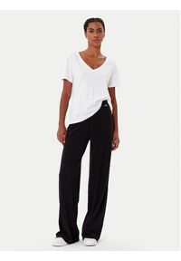 Guess Spodnie dresowe O4BB02 K7611 Czarny Regular Fit. Kolor: czarny. Materiał: dresówka, bawełna