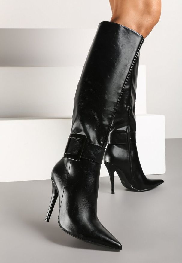 Renee - Czarne Kozaki na Szpilce z Metaliczną Klamrą Evelinna. Okazja: na co dzień. Zapięcie: klamry. Kolor: czarny. Obcas: na szpilce. Styl: elegancki, casual, klasyczny, wizytowy. Wysokość obcasa: średni