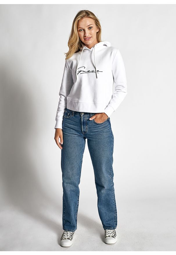 Bluza z kapturem damska biała Guess Dottie Regular Fit. Okazja: na co dzień. Typ kołnierza: kaptur. Kolor: biały. Styl: casual
