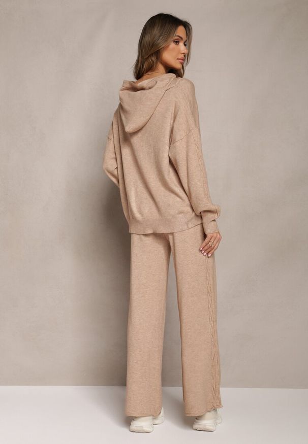 Renee - Beżowy Komplet z Dzianiny Oversizowa Bluza z Kapturem i Spodnie z Szerokimi Nogawkami Mathuva. Kolor: beżowy. Materiał: dzianina. Wzór: ze splotem, aplikacja