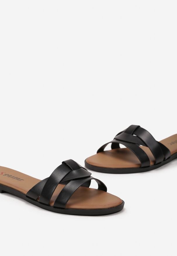 Renee - Czarne Klapki z Ozdobnie Przeplatanym Paskiem Rilanesi. Kolor: czarny. Sezon: lato