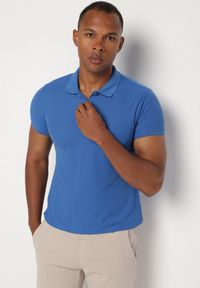 Born2be - Niebieski T-shirt Polo z Bawełną Fodelira. Okazja: na co dzień. Typ kołnierza: polo. Kolor: niebieski. Materiał: bawełna. Styl: klasyczny, elegancki, casual