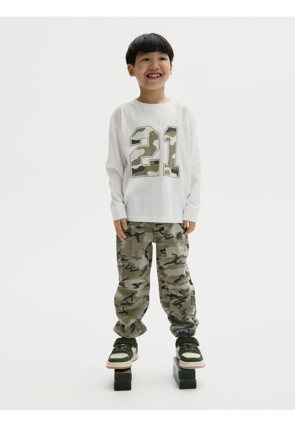 Reserved - Bawełniany longsleeve - złamana biel. Materiał: bawełna. Długość rękawa: długi rękaw