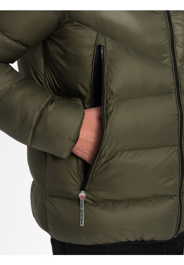 Ombre Clothing - Pikowana nowoczesna kurtka męska z łączonych materiałów – ciemnooliwkowa V3 OM-JAHP-0145 - XXL. Typ kołnierza: kołnierzyk stójkowy. Kolor: oliwkowy. Materiał: materiał. Długość: długie