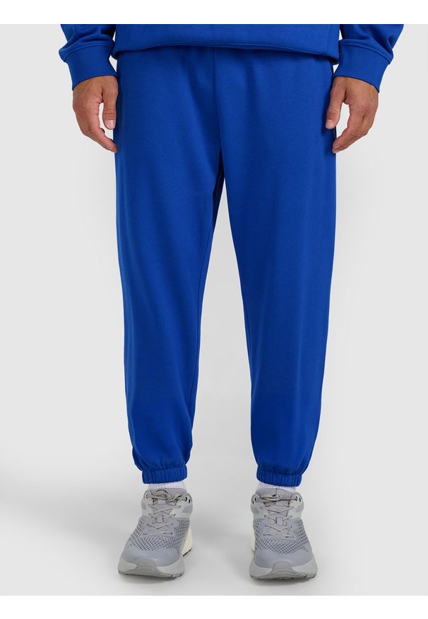 4f - 4F Spodnie dresowe joggery męskie - niebieskie L. Kolor: niebieski. Materiał: dresówka. Wzór: gładki, ze splotem