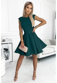 Numoco - Rozkloszowana Sukienka z Wiązanym Paskiem - Zielona. Kolor: zielony. Materiał: elastan, poliester