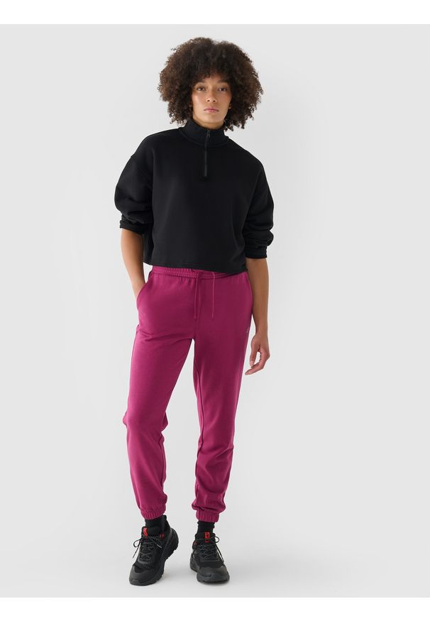 4f - 4F Spodnie dresowe joggery damskie - fioletowe XL. Kolor: fioletowy. Materiał: dresówka. Wzór: ze splotem, gładki