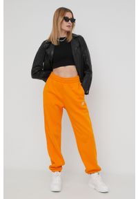 adidas Originals spodnie dresowe Adicolor HF7511 damskie kolor pomarańczowy gładkie. Stan: podwyższony. Kolor: pomarańczowy. Materiał: dresówka. Wzór: gładki #2