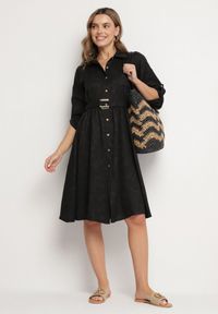 Born2be - Czarna Sukienka o Koszulowym Kroju z Paskiem z Klamrą Evelmio. Okazja: na co dzień. Typ kołnierza: kołnierzyk klasyczny. Kolor: czarny. Materiał: jeans. Długość rękawa: długi rękaw. Typ sukienki: koszulowe. Styl: casual, elegancki, klasyczny #2