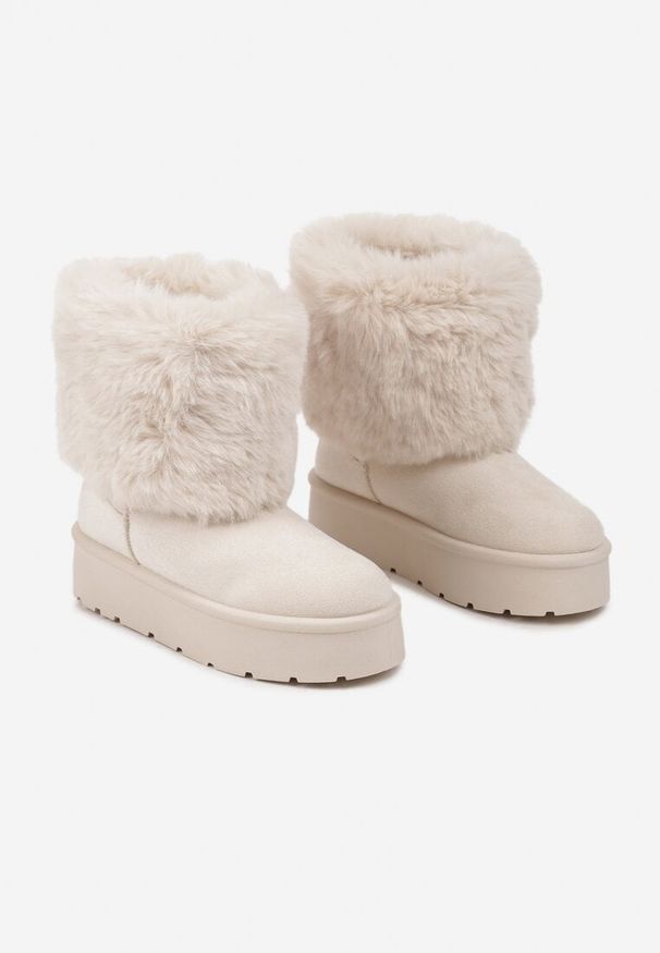 Born2be - Beżowe Krótkie Śniegowce na Platformie z Futerkiem Naontia. Okazja: na co dzień. Kolor: beżowy. Materiał: futro. Sezon: zima. Obcas: na platformie. Styl: casual