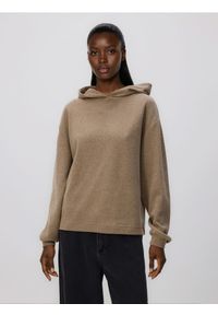 Reserved - Bluza z kapturem - brązowy. Typ kołnierza: kaptur. Kolor: brązowy. Materiał: bawełna, dzianina. Wzór: gładki