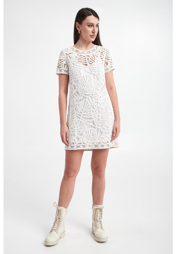 Twinset Milano - Sukienka szydełkowa TWINSET. Materiał: bawełna, dzianina. Długość rękawa: na ramiączkach. Wzór: aplikacja. Typ sukienki: proste. Długość: mini