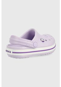 Crocs klapki dziecięce kolor fioletowy. Nosek buta: okrągły. Kolor: fioletowy. Materiał: materiał, guma. Wzór: gładki
