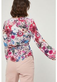 medicine - Medicine Bluzka damska kolor różowy w kwiaty. Okazja: na co dzień. Kolor: różowy. Materiał: tkanina. Długość rękawa: długi rękaw. Długość: długie. Wzór: kwiaty. Styl: casual #2