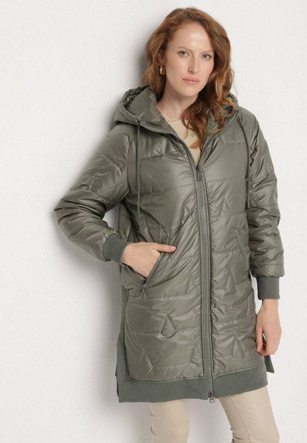 Born2be - Zielona Pikowana Kurtka Przejściowa z Kapturem i Ściągaczami Fesarena. Okazja: na co dzień. Typ kołnierza: kaptur. Kolor: zielony. Materiał: dzianina, jeans. Styl: casual, sportowy