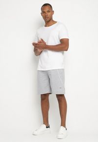 Born2be - Szare Dresowe Szorty Bermudy z Ozdobnymi Przeszyciami Nitarria. Okazja: na co dzień. Kolor: szary. Materiał: dresówka. Styl: sportowy, klasyczny, elegancki, casual