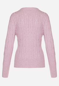 Born2be - Jasnoróżowy Sweter z Wiskozą Ozdobiony Tłoczeniem Savinia. Okazja: na spotkanie biznesowe, na co dzień. Kolor: różowy. Materiał: wiskoza. Wzór: aplikacja. Styl: elegancki, biznesowy, casual #3