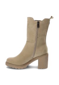 Beżowe Botki Marco Tozzi Ocieplane Buty Damskie. Okazja: do pracy. Zapięcie: zamek. Kolor: beżowy. Materiał: nubuk, guma, futro, syntetyk, skóra ekologiczna. Sezon: zima, jesień. Obcas: na obcasie. Styl: elegancki. Wysokość obcasa: średni #8