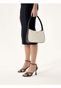 Kazar - Torebka baguette bag z tkaniny i skóry. Kolor: kremowy. Sezon: lato. Materiał: skórzane. Rozmiar: małe. Styl: klasyczny. Rodzaj torebki: do ręki #5