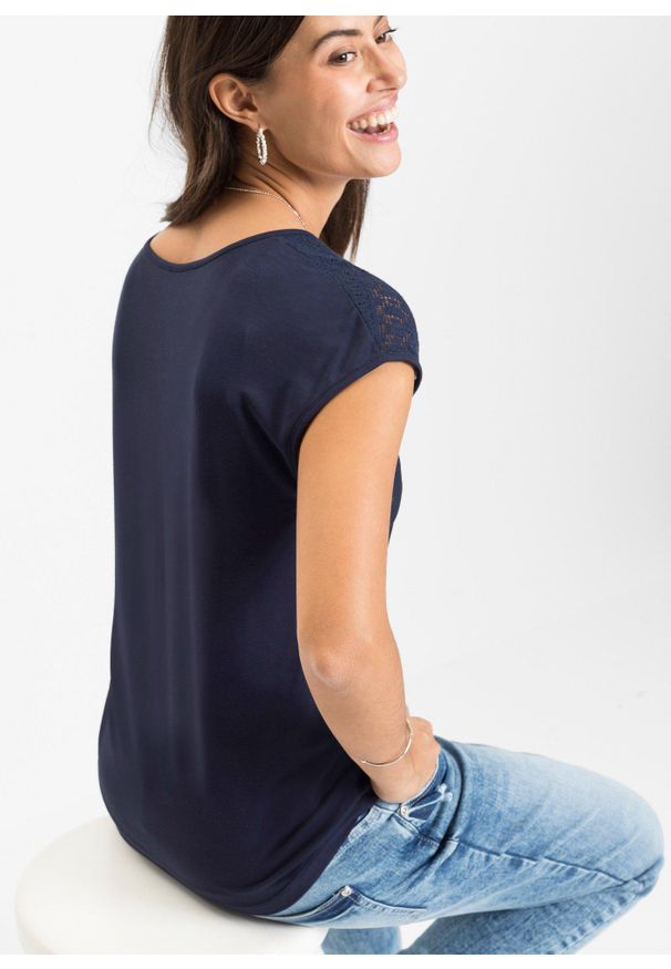 bonprix - Shirt z koronkową wstawką. Okazja: na spotkanie biznesowe, do pracy. Typ kołnierza: dekolt w serek. Kolor: niebieski. Materiał: koronka. Sezon: lato. Styl: biznesowy