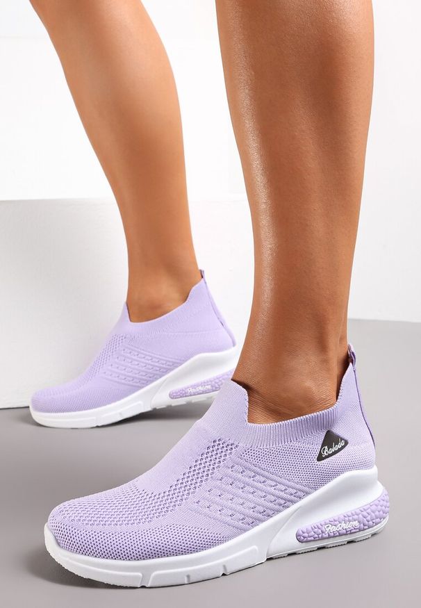 Renee - Fioletowe Buty Sportowe Amathane. Wysokość cholewki: przed kostkę. Zapięcie: bez zapięcia. Kolor: fioletowy. Materiał: materiał. Szerokość cholewki: normalna. Wzór: aplikacja. Obcas: na koturnie