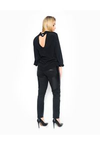 CRISTINAEFFE MILANO - Czarna koszula z wycięciem na plecach. Okazja: do pracy. Kolor: czarny. Materiał: jedwab, materiał. Długość rękawa: długi rękaw. Długość: długie. Wzór: aplikacja. Styl: elegancki, klasyczny