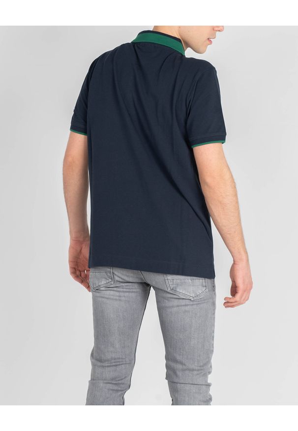 Invicta Koszulka Polo | 4452240 / U | Mężczyzna | Granatowy. Okazja: na co dzień. Typ kołnierza: polo. Kolor: niebieski. Materiał: bawełna. Długość rękawa: krótki rękaw. Wzór: aplikacja. Styl: klasyczny, casual