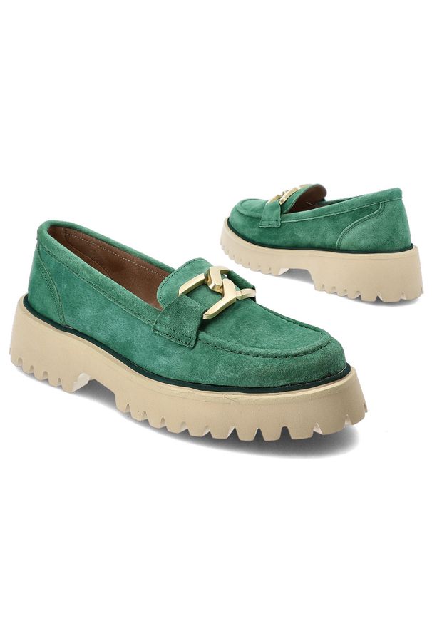 Zielone Mokasyny Filippo Stylowe Obuwie Damskie. Zapięcie: klamry. Kolor: zielony. Materiał: zamsz. Szerokość cholewki: normalna. Styl: elegancki