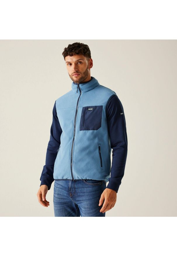 Regatta - Kamizelka turystyczna męska Frankie. Kolor: niebieski. Materiał: polar. Sport: turystyka piesza