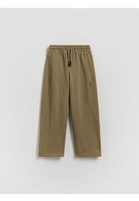Reserved - Bawełniane spodnie - oliwkowy. Kolor: oliwkowy. Materiał: bawełna