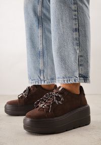 Renee - Brązowe Sneakersy na Platformie z Zamszu Naturalnego ze Sznurówkami w Paski Tarilita. Okazja: na co dzień. Zapięcie: pasek. Kolor: brązowy. Materiał: zamsz. Wzór: paski. Obcas: na platformie #4