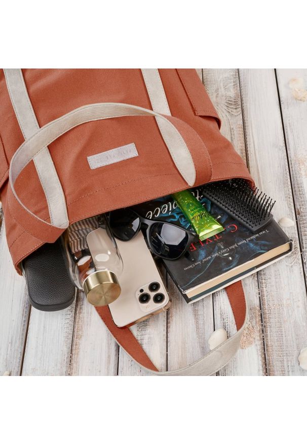 PAOLO PERUZZI - Shopperka materiałowa Paolo Peruzzi E-17-RU pomarańczowa. Kolor: pomarańczowy. Wzór: paski. Sezon: lato. Materiał: skórzane. Styl: elegancki, casual, klasyczny. Rodzaj torebki: na ramię