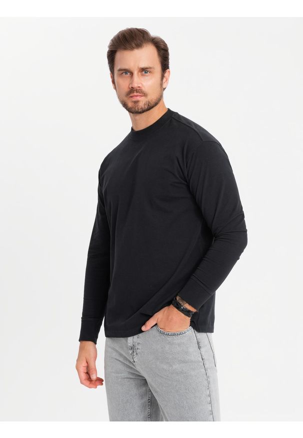 Ombre Clothing - Męski longsleeve bawełniany LOOSE FIT z okrągłym dekoltem – czarny V1. Kolor: czarny. Materiał: bawełna. Długość rękawa: długi rękaw. Wzór: gładki