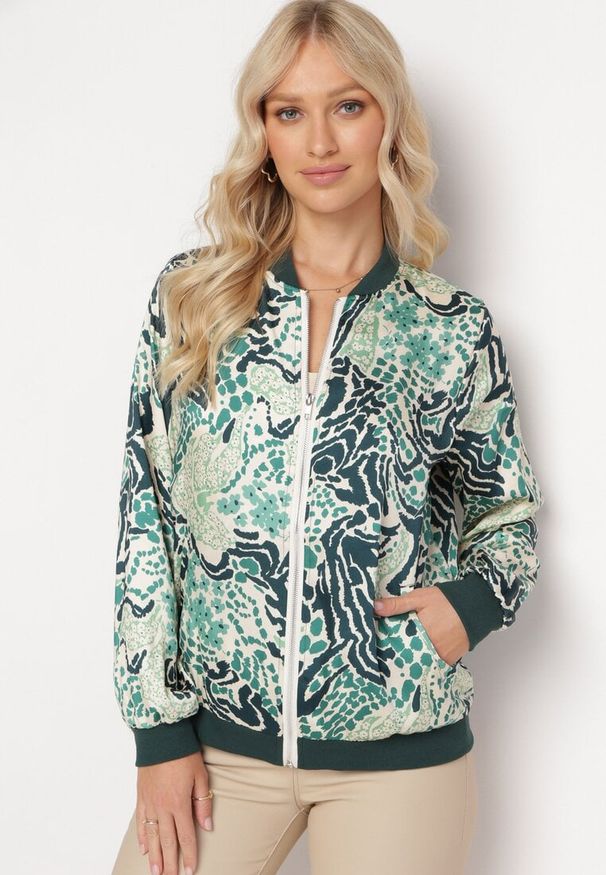 Born2be - Zielona Bluza Bomberka z Abstrakcyjnym Wzorem Teggea. Kolor: zielony. Materiał: tkanina