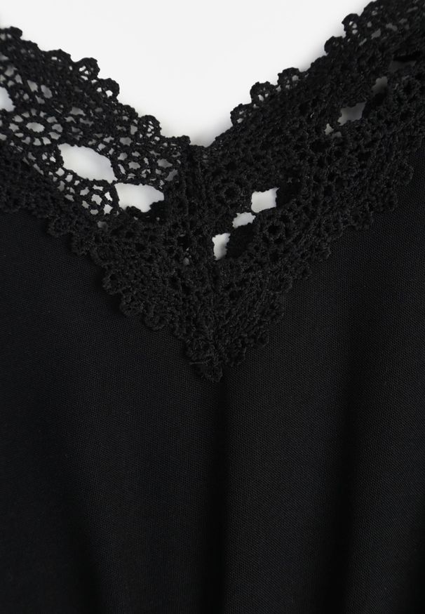 Renee - Czarna Rozkloszowana Sukienka Mini z Gumką w Talii i Hiszpańskimi Rękawami z Koronką Carolta. Kolor: czarny. Materiał: koronka. Wzór: koronka. Sezon: wiosna, lato. Długość: mini