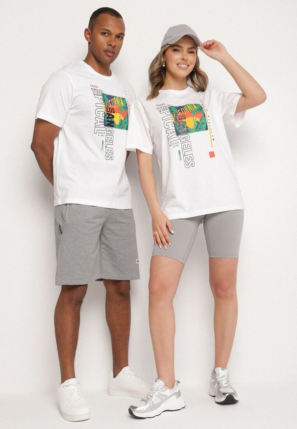 Born2be - Biała Koszulka T-shirt z Bawełny z Ozdobnym Nadrukiem Savenelle. Kolor: biały. Materiał: bawełna. Wzór: nadruk. Styl: klasyczny, elegancki
