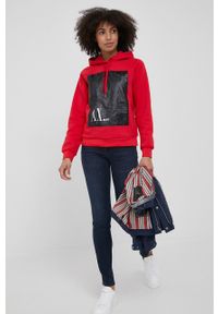 Armani Exchange bluza damska kolor czerwony z kapturem z aplikacją. Typ kołnierza: kaptur. Kolor: czerwony. Długość rękawa: raglanowy rękaw. Wzór: aplikacja #4