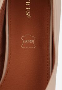 Born2be - Beżowe Eleganckie Czółenka Vices na Słupku ze Skórzaną Wkładką Danvira. Okazja: na spotkanie biznesowe, na ślub cywilny, do pracy, na wesele. Kolor: beżowy. Materiał: skóra. Obcas: na słupku. Styl: elegancki. Wysokość obcasa: średni #3