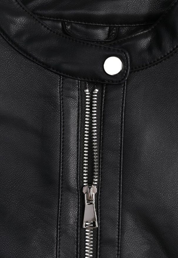 Renee - Czarna Taliowana Kurtka Ramoneska z Suwakami przy Mankietach Vivalea. Okazja: na co dzień. Kolor: czarny. Materiał: poliester, jeans, koronka. Styl: casual, rockowy