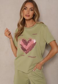 Renee - Jasnozielony T-shirt z Nadrukiem w Kształcie Serca Palalea. Okazja: na co dzień. Kolor: zielony. Wzór: nadruk. Styl: klasyczny, casual #3