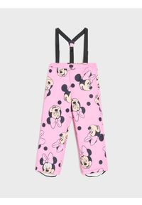 Sinsay - Spodnie na szelkach Minnie Mouse - różowy. Kolor: różowy. Wzór: motyw z bajki #1