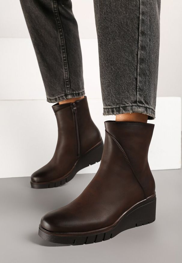 Renee - Ciemnobrązowe Casualowe Botki na Koturnie z Lekkim Ociepleniem Veriseli. Okazja: na co dzień. Kolor: brązowy. Materiał: jeans. Sezon: zima. Obcas: na koturnie. Styl: casual