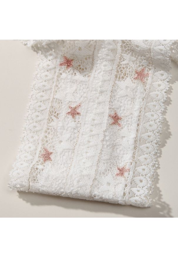 Intica - Koronkowe majtki z podwójną gumką dla optymalnego wsparcia Hrissoula. Kolor: biały. Materiał: koronka. Wzór: koronka