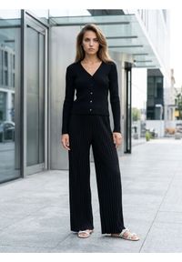 Sinsay - Prążkowany kardigan zapinany na guziki - czarny. Kolor: czarny. Materiał: prążkowany #1