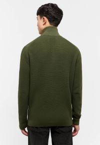 Męski Sweter Mustang Style Everett Rifle Green 1015474 6514. Okazja: na co dzień. Typ kołnierza: kołnierzyk stójkowy. Materiał: bawełna. Długość rękawa: długi rękaw. Długość: długie. Styl: casual, elegancki #3