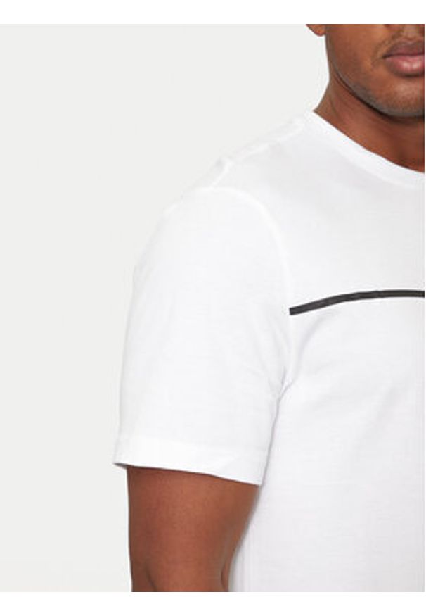 Calvin Klein T-Shirt K10K113802 Biały Regular Fit. Kolor: biały. Materiał: bawełna