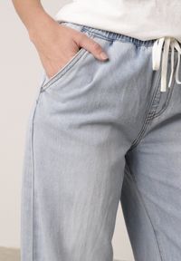 Born2be - Niebieskie Jeansy z Lyocellem i Bawełną o Szerokim Kroju z Wiązaniem Zolia. Okazja: na co dzień. Kolor: niebieski. Styl: casual #6